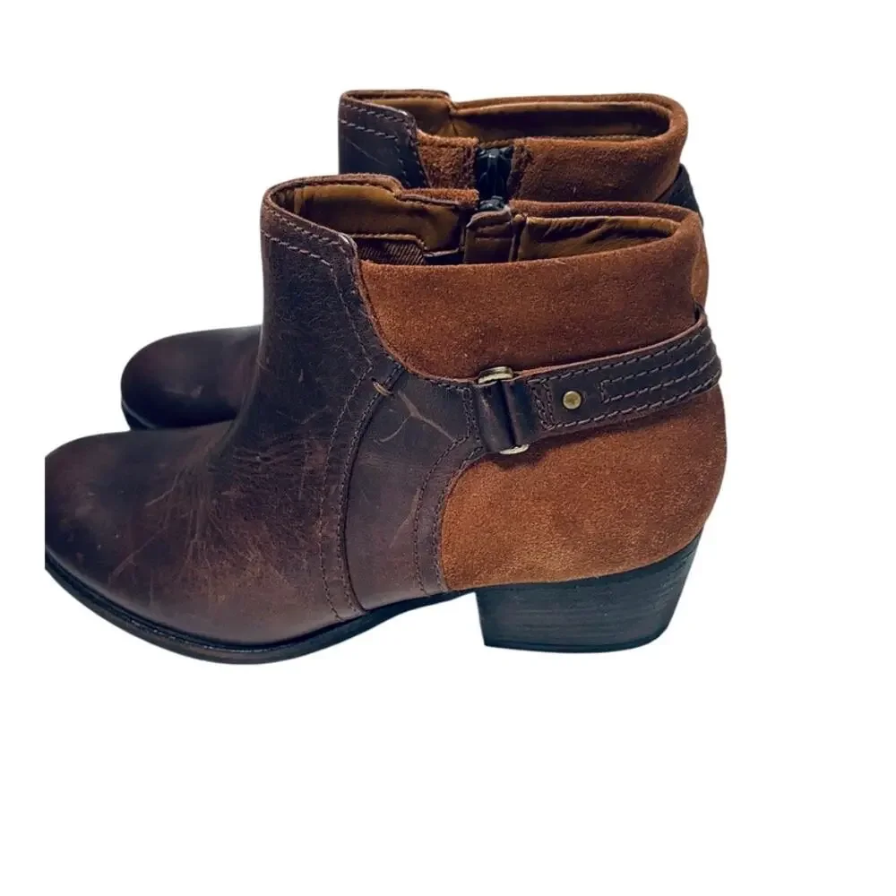 Clarks Artisan Maypearl Lilac Ankle Booties Brown Leather Suede Wms Size 7.5 NWT - Picture 3 of 7